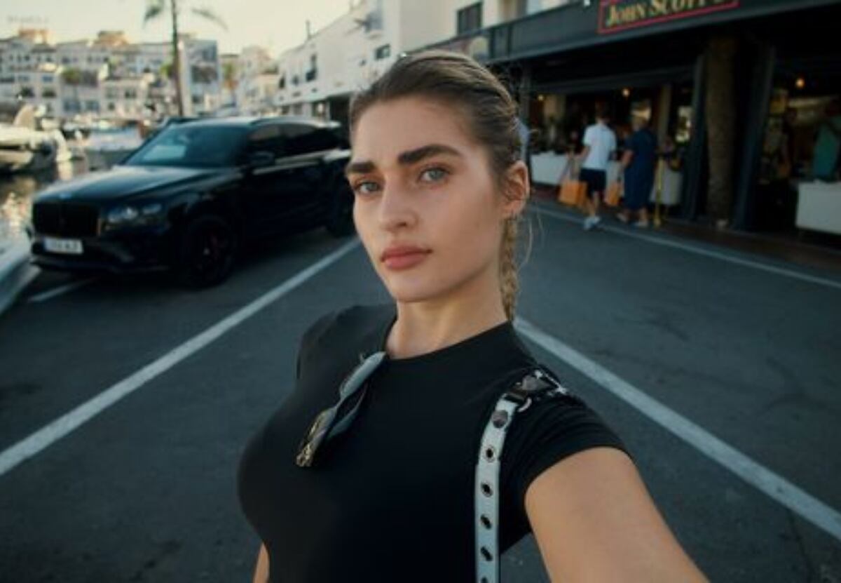 Tiro bajo y strapless: Martita Fort conquistó Instagram con un jugado look inspirado en los 00s