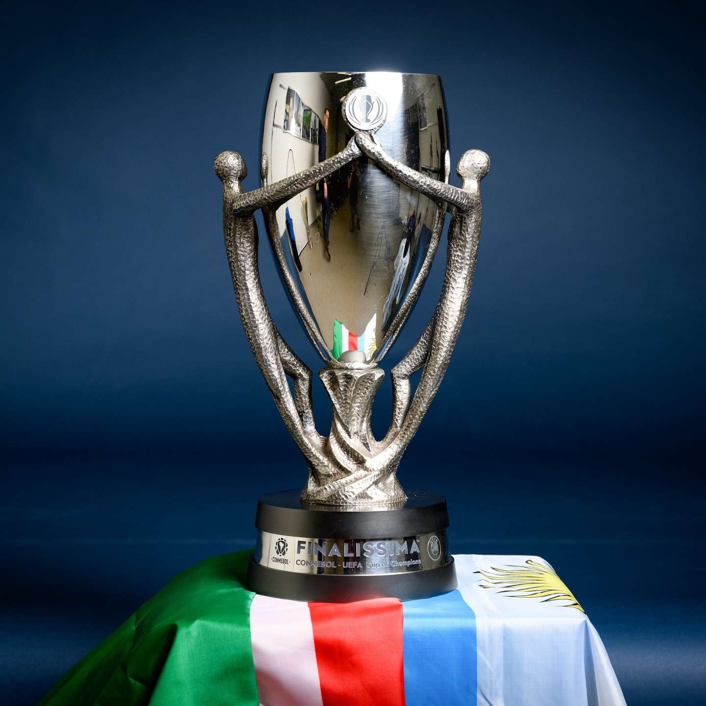 El trofeo de la Finalissima