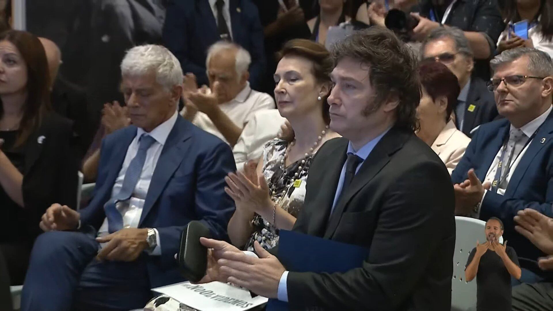 Javier Milei participa del acto del Día del Holocausto.