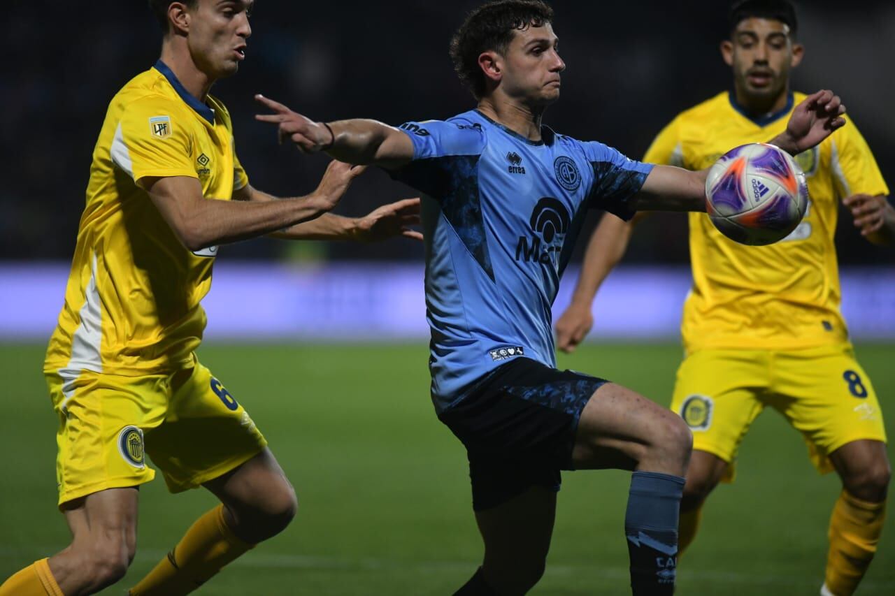 Belgrano y Rosario Central, por la fecha 27 de la Liga Profesional, en Alberdi. (Facundo Luque / La Voz)