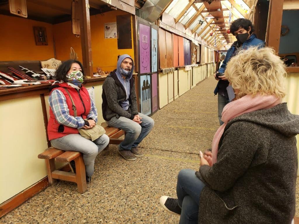 María José Calderón, secretaria de Educación y Cultura del Municipio, se reunió con integrantes de la nueva comisión del Paseo de los Artesanos