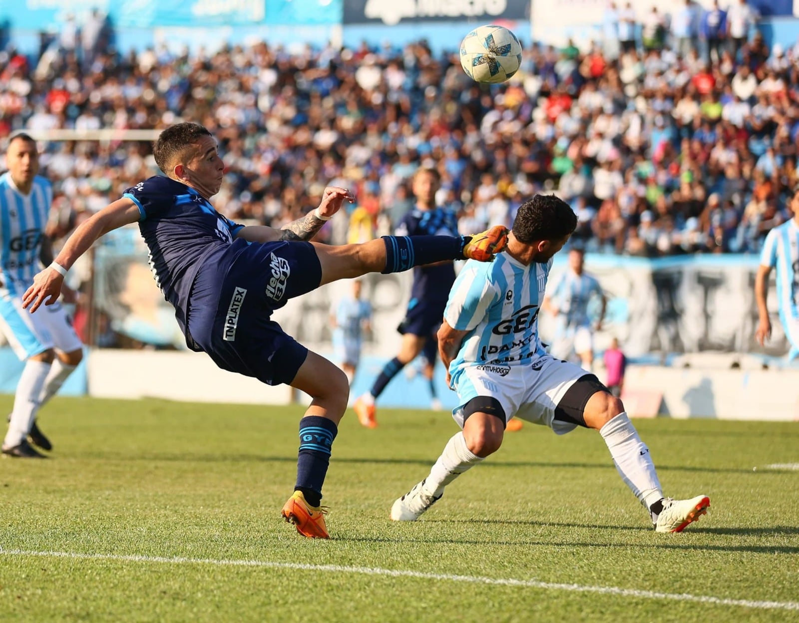 Gimnasia de Jujuy pagó caro su flojo rendimiento y cayó por la mínima diferencia jugando de local frente a Racing de Córdoba.