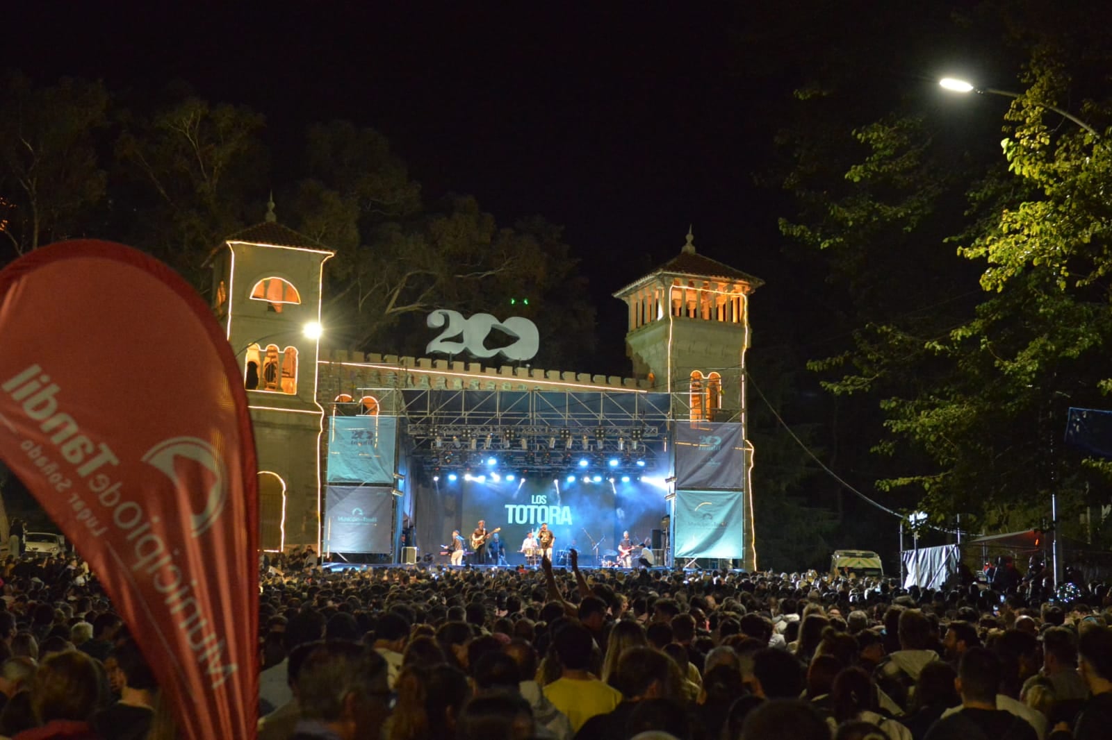 Así fue el masivo recital por los 200 años de Tandil de Los Totora