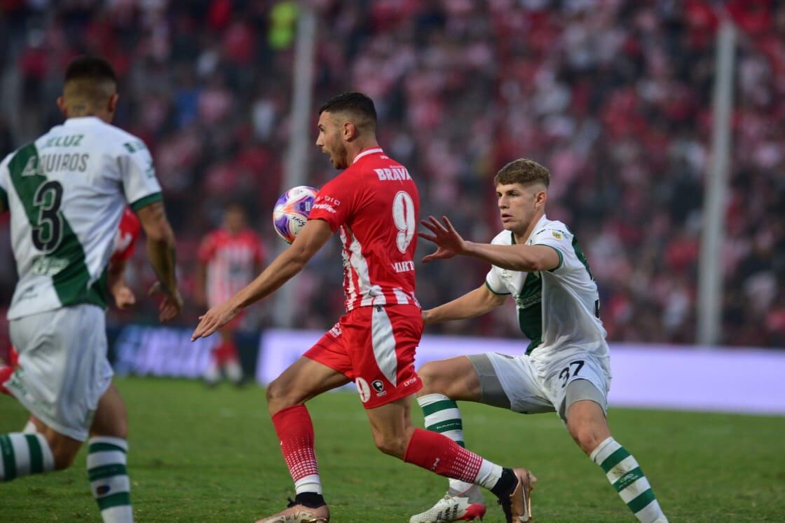 Instituto y Banfield, por la fecha 13 de la Liga Profesional en el Monumental de Alta Córdoba. (Ramiro Pereyra / La Voz)