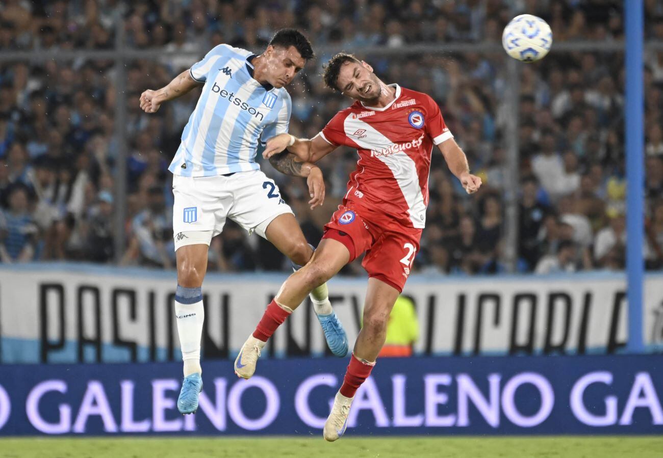 Argentinos Juniors goleó 3-1 a Racing por la sexta fecha de la Zona A en el Torneo Apertura. (Fotobaires)