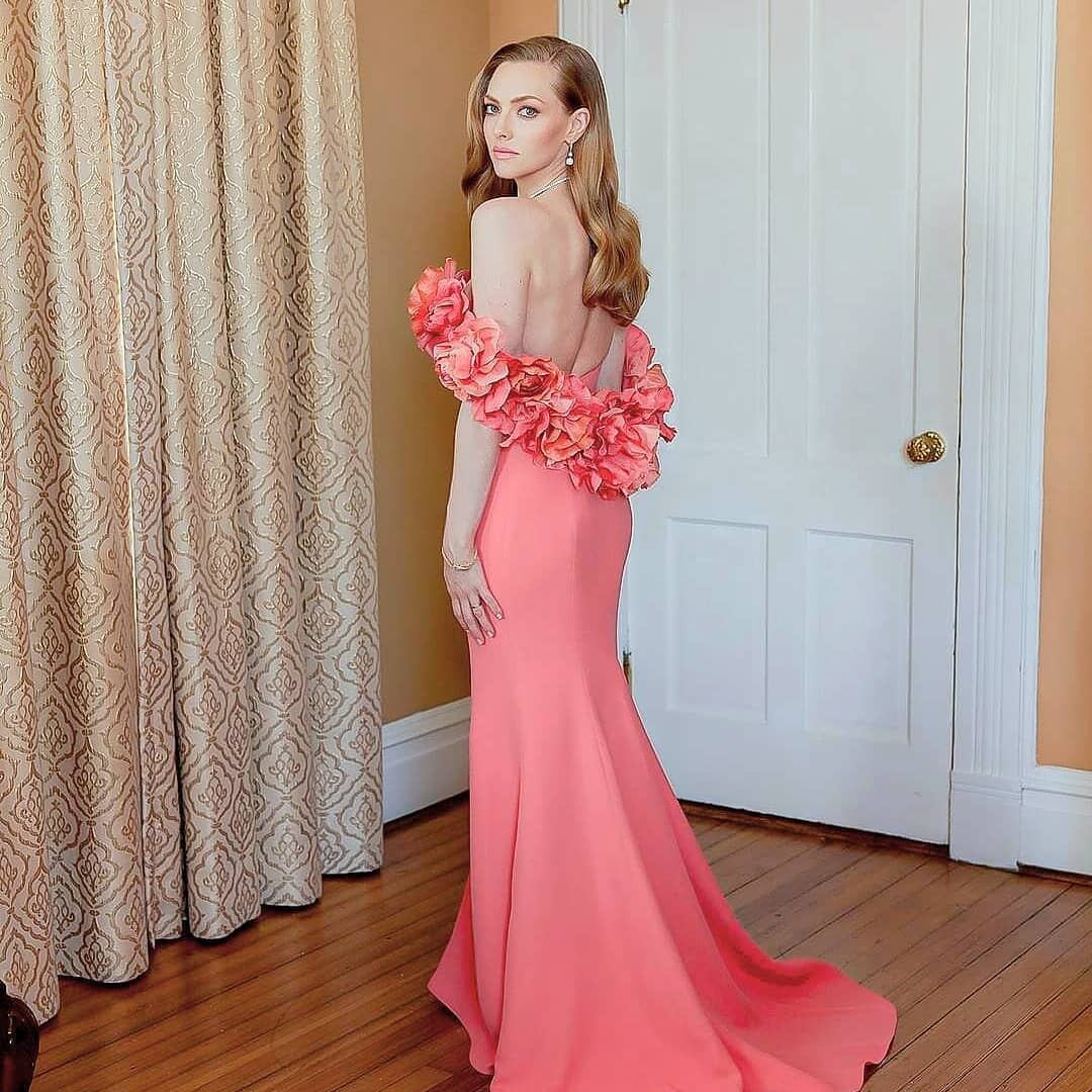 Los detalles del vestido de Amanda Seyfried la llevaron a ser una de las mejores vestidas de la noche.