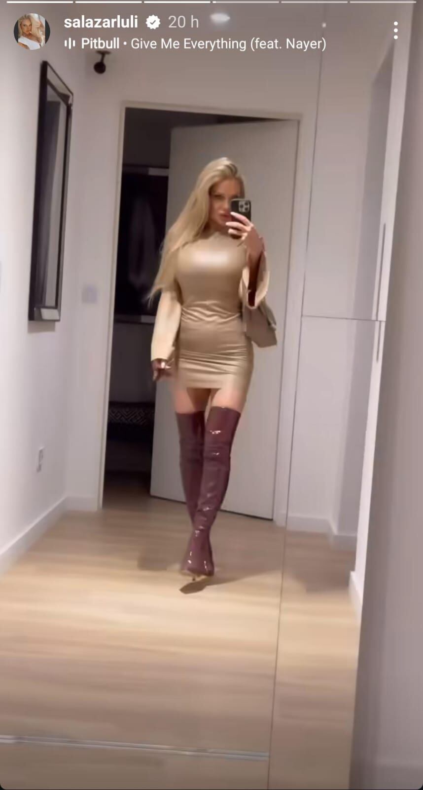 Luciana Salazar encendió Instagram con un vestido con transparencias y sin corpiño