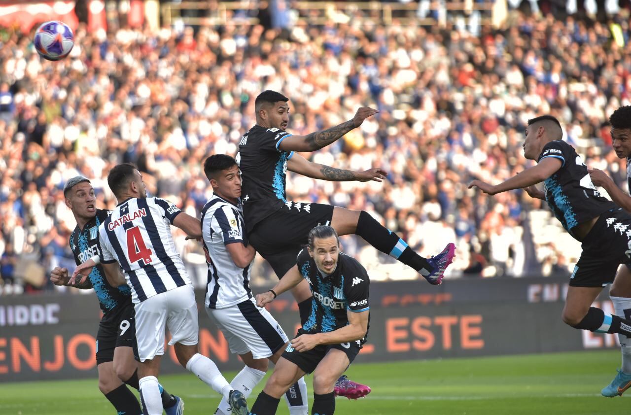 Talleres recibió a Racing por la fecha 15 de la Liga Profesional en el estadio Mario Alberto Kempes. (Facundo Luque / La Voz)