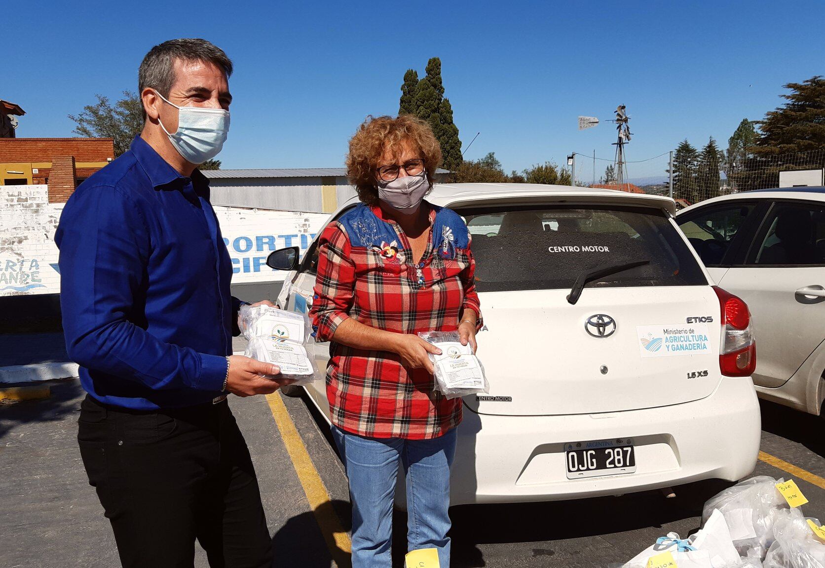 Entrega de Kit de semillas en Huerta Grande.