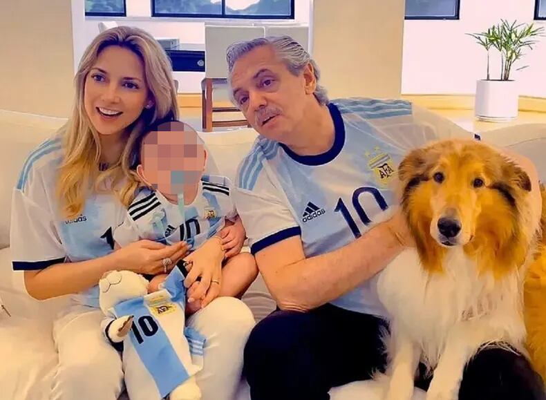 Alberto Fernández, junto a Fabiola, el hijo de ambos y su perro Dylan (Alberto Fernández).