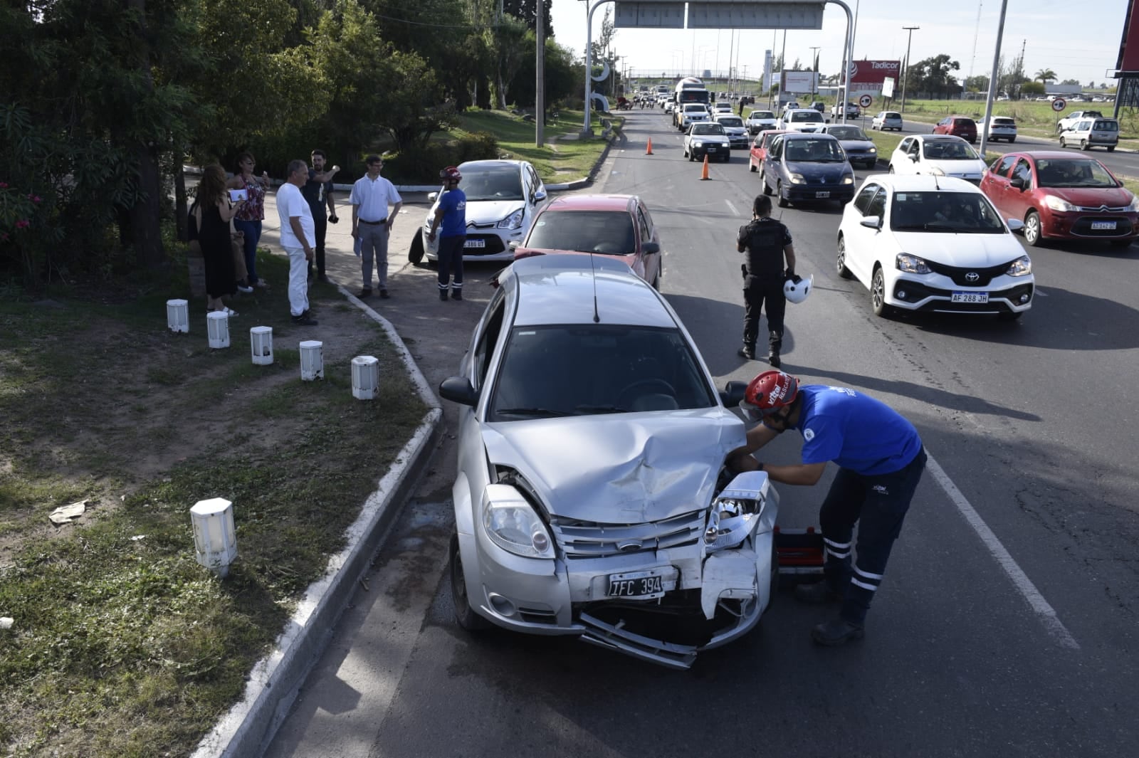 Siniestro vial en avenida La Voz del Interior al 5.500. (Ramiro Pereyra/La Voz)