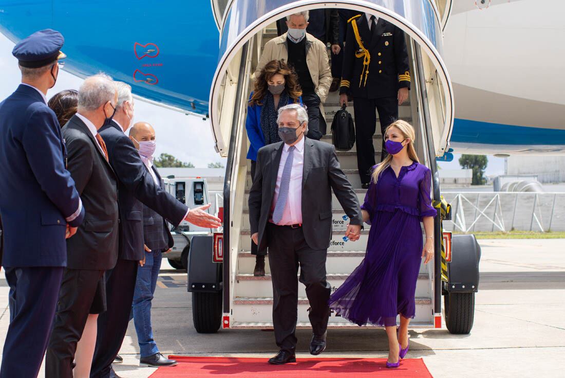 El presidente Alberto Fernández y la primera dama Fabiola Yáñez arriban a Lisboa, Portugal (Foto: Presidencia)