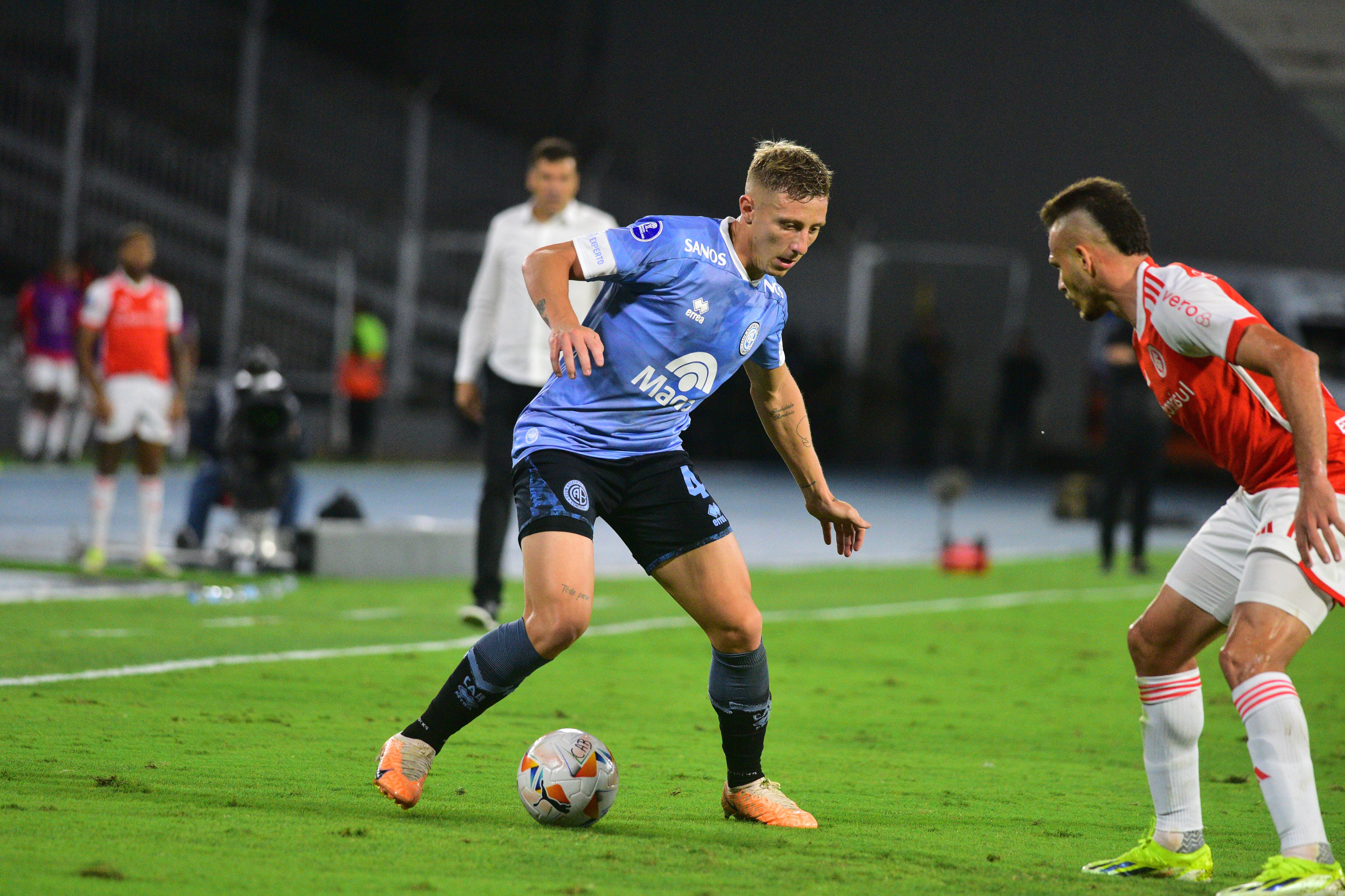 Belgrano e Inter de Brasil, en duelo por Copa Sudamericana, en el Kempes. (José Gabriel Hernández / La Voz)