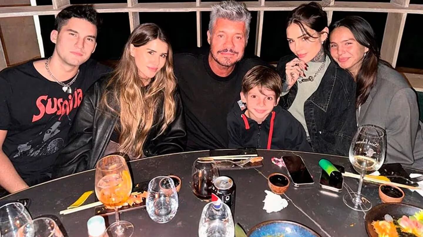 Marcelo Tinelli con sus cinco hijos