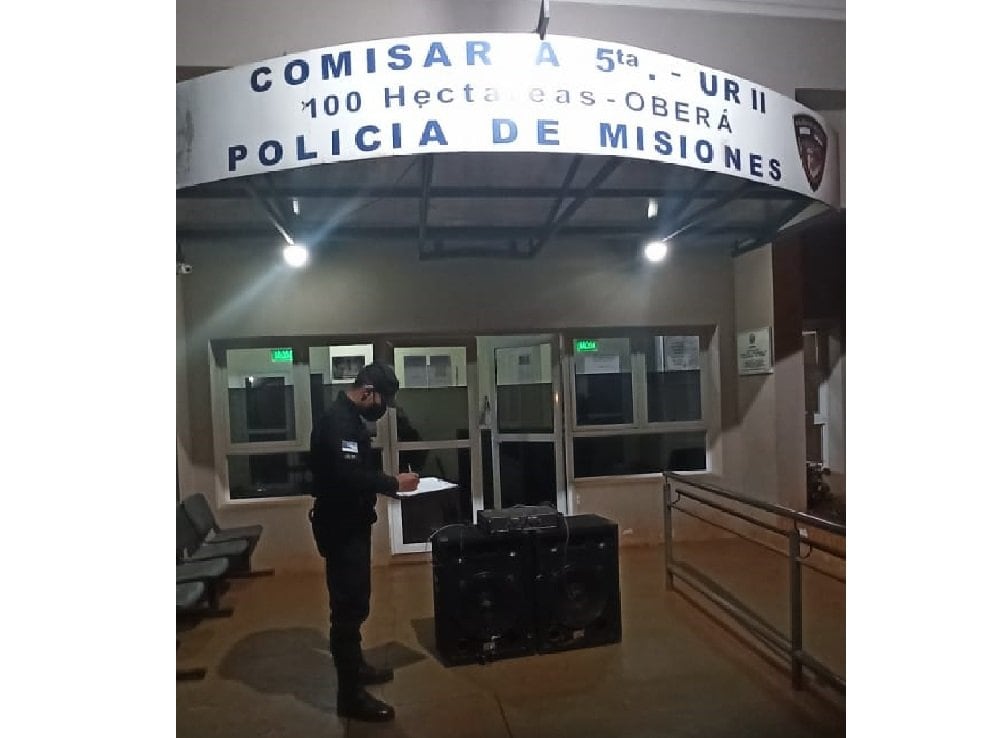 Jóvenes se dieron a la fuga abandonando parlantes y un amplificador. Policía de Misiones