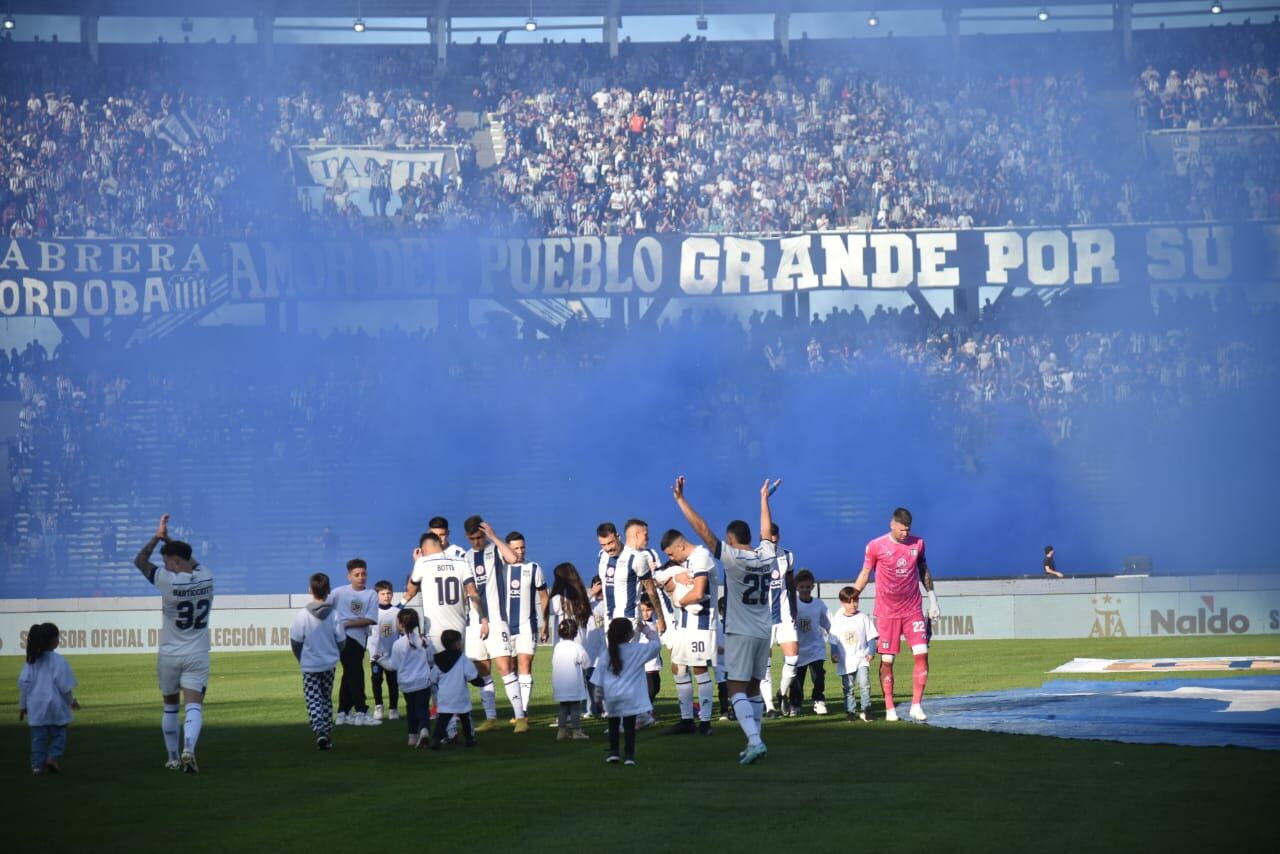 Talleres recibe a Instituto en el Estadio Mario Alberto Kempes.