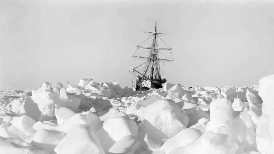 El Endurance pasó meses a la deriva atrapado en el hielo.