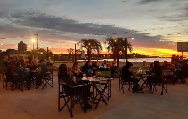 Tarde otoñal en la costanera de Posadas