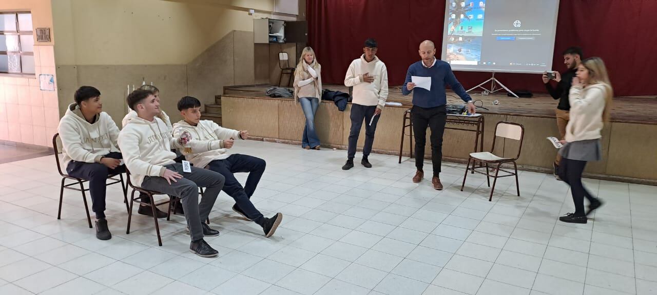 Un taller para estudiantes, con el fin de crear conciencia del riesgo a la hora de manejar.