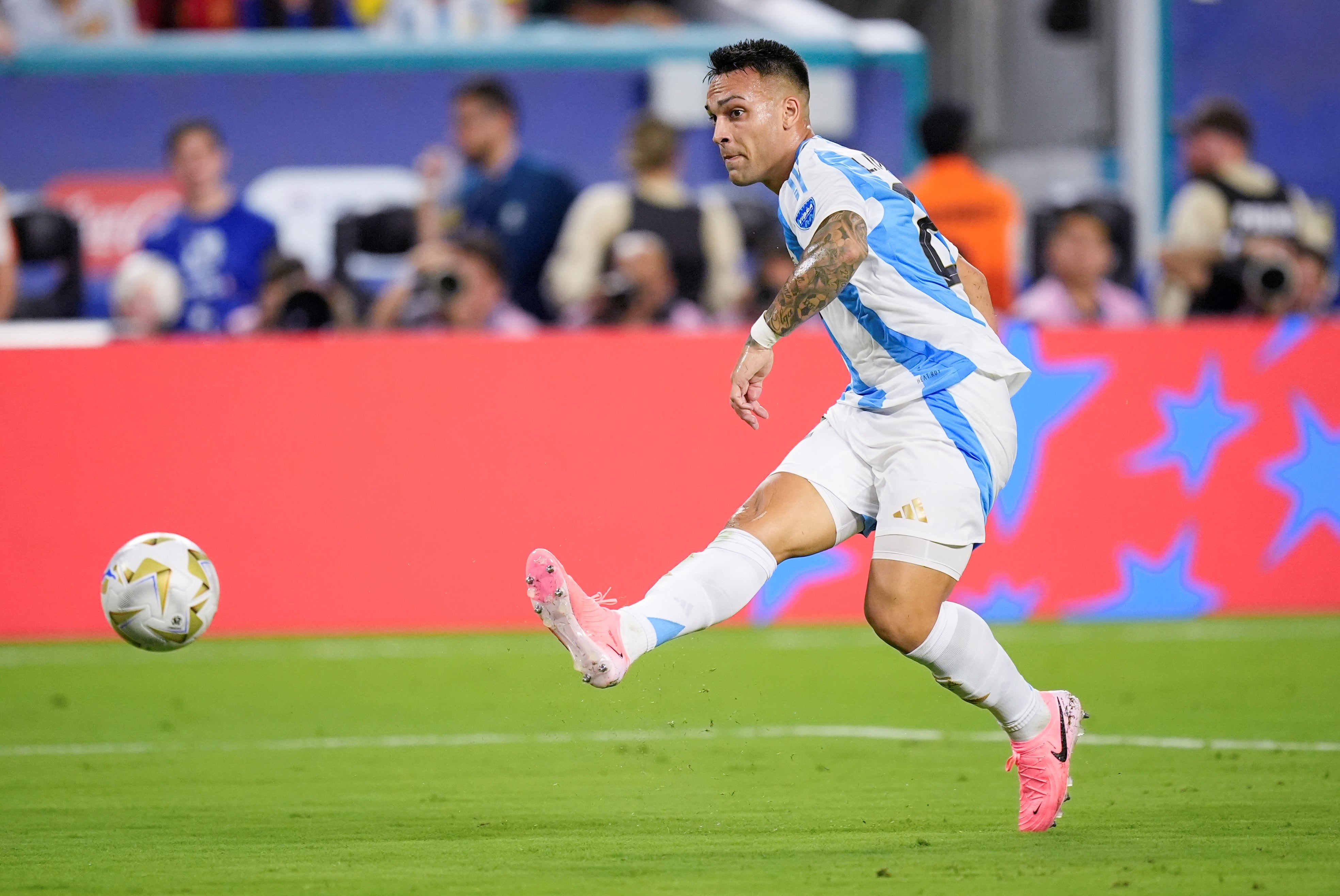 Lautaro Martínez marcó el 1-0 de Argentina ante Colombia en la final de la Copa America. (AP)