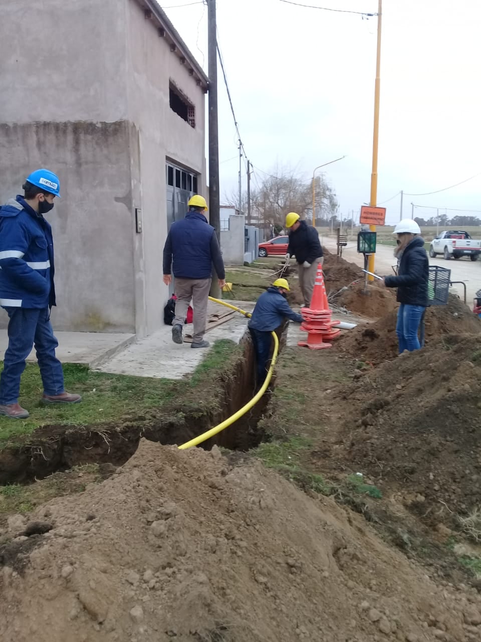 extensión de la red de gas en la calle Domingo Vázquez esquina Reina Margarita.