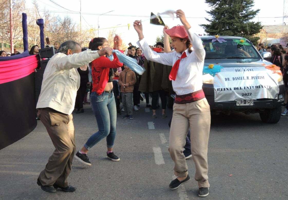 Los estudiantes realizaron un gran festejo en Malargüe y coronaron a su nueva reina: Julieta Priscila Rousseau.