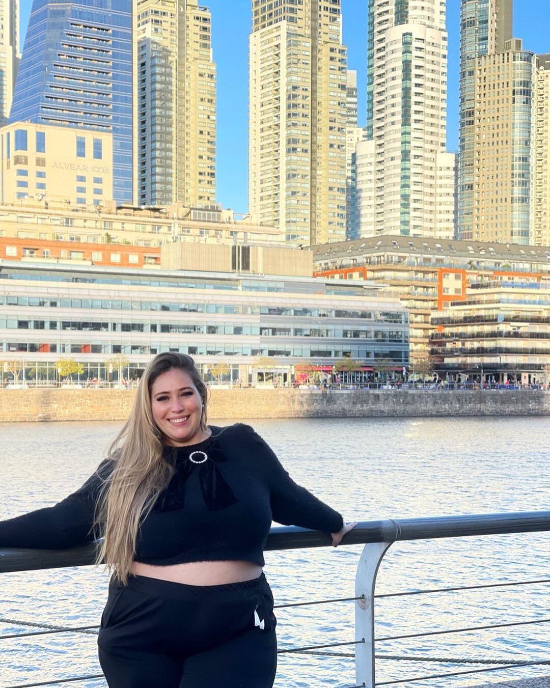 La comediante de visita por Puerto Madero.