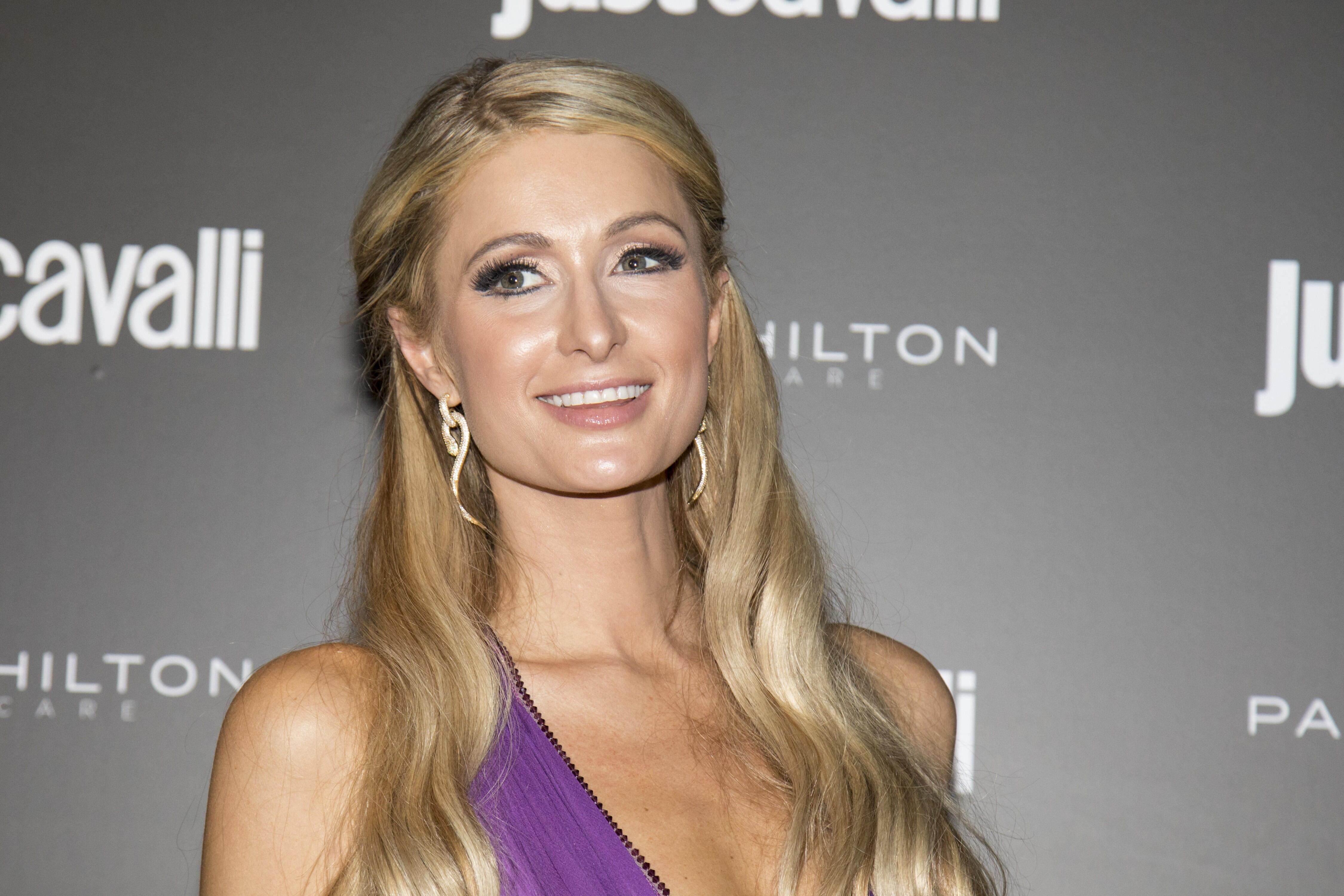 "Esta iniciativa definitivamente va a ayudar a muchos niños", sostuvo Paris Hilton sobre el proyecto de ley.