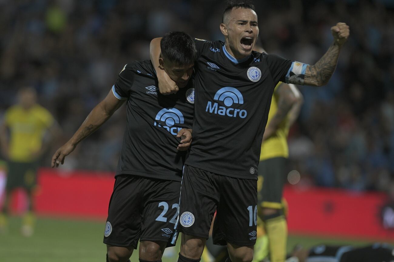 Belgrano recibió a Defensa y Justicia por la Liga Profesional. (Ramiro Pereyra / La Voz)