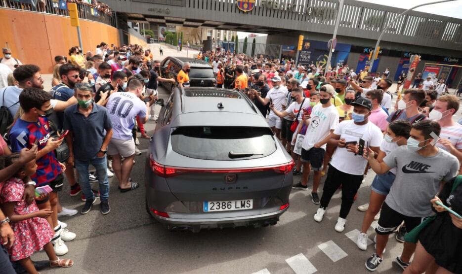 Una multitud se acercó al Camp Nou.