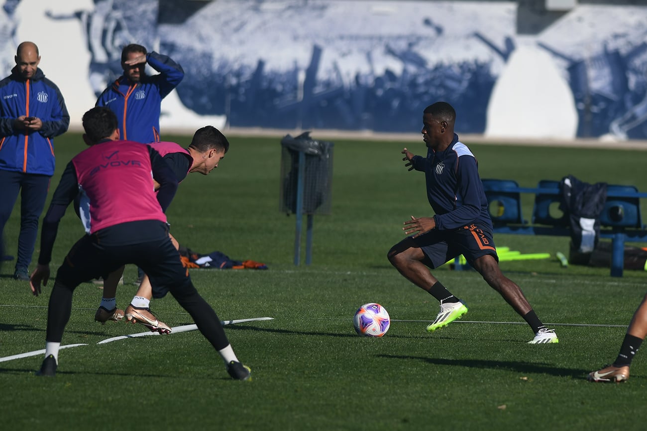 entrenamiento de Talleres en el predio Nuccetelli con los refuerzos Angulo y Mantilla ( Ramiro Pereyra /La Voz) 