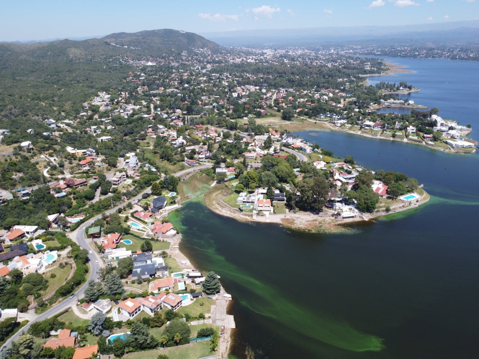 Lago San Roque: informes de la UNC y la Conae acreditan que la Cooperativa arroja líquidos sin tratamiento al embalse