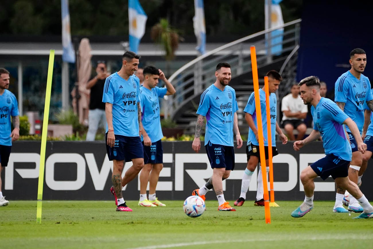 Entrenamiento de la selección argentina de fútbol en el predio de la AFA en Ezeiza
(Clarín)