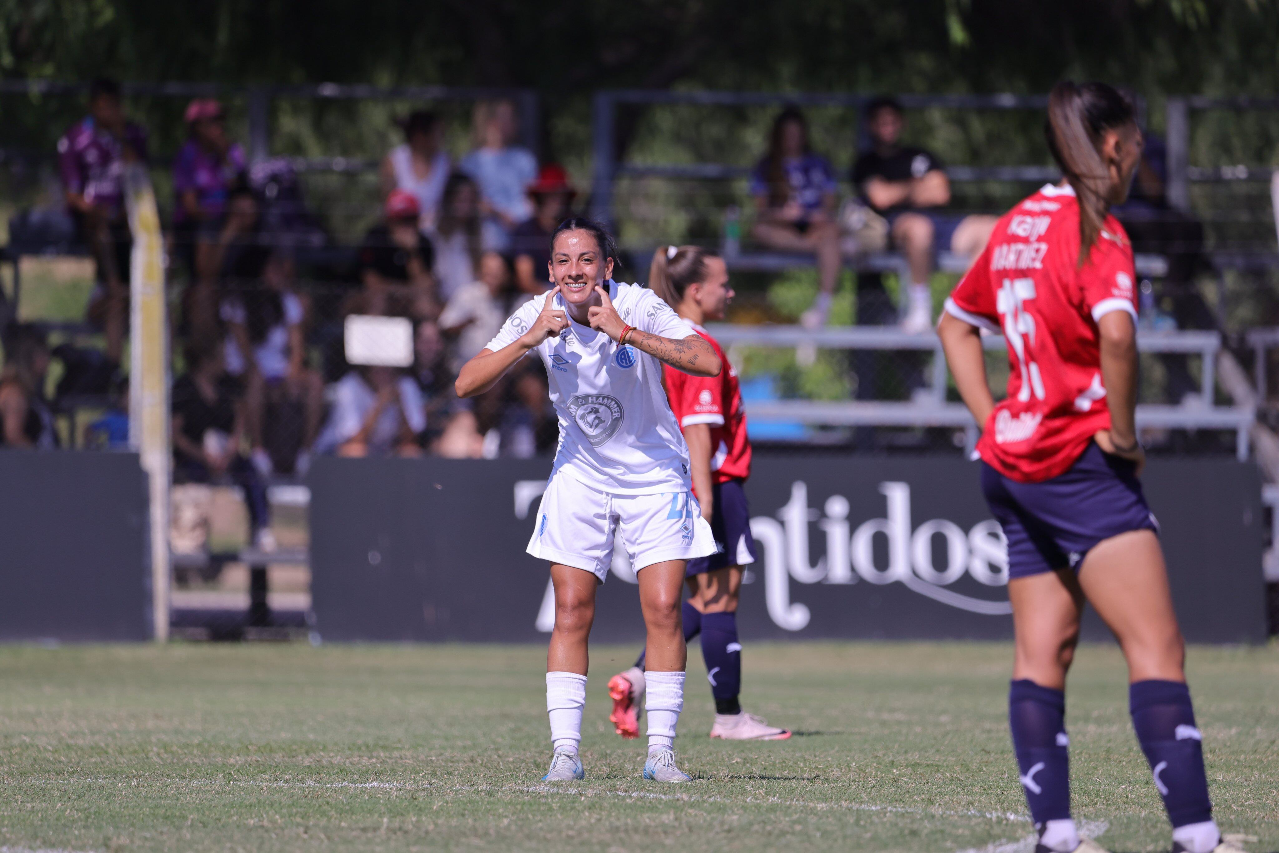 Las Piratas golearon a Independiente y pelean arriba en el Apertura del fúbtol femenino de AFA. (Prensa Belgrano)