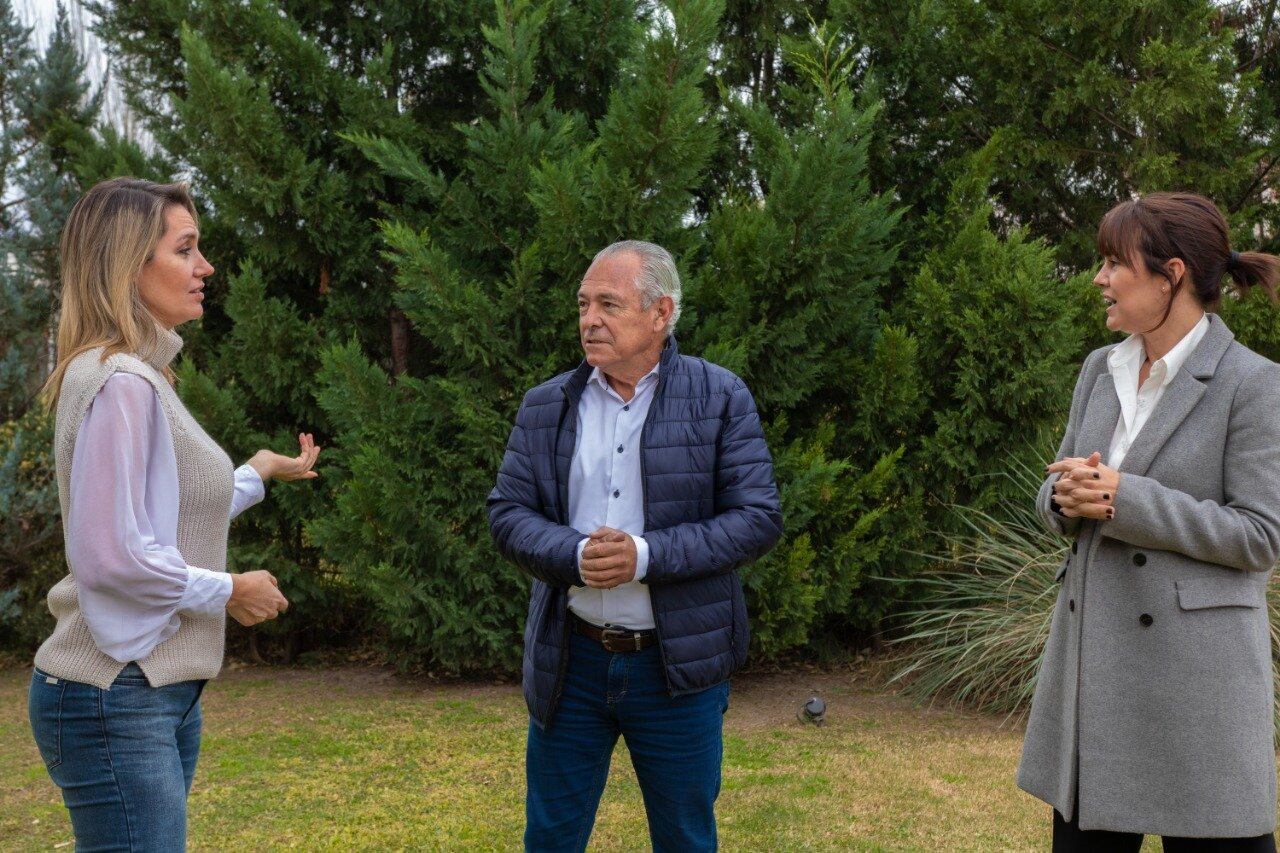 Mario Barletta, Carolina Losada y Anita Martínez