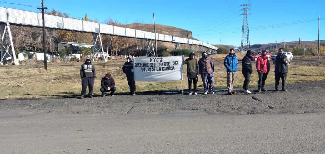 Los autoconvocados se manifestaron frente a la Central Termoeléctrica en Rio Turbio.