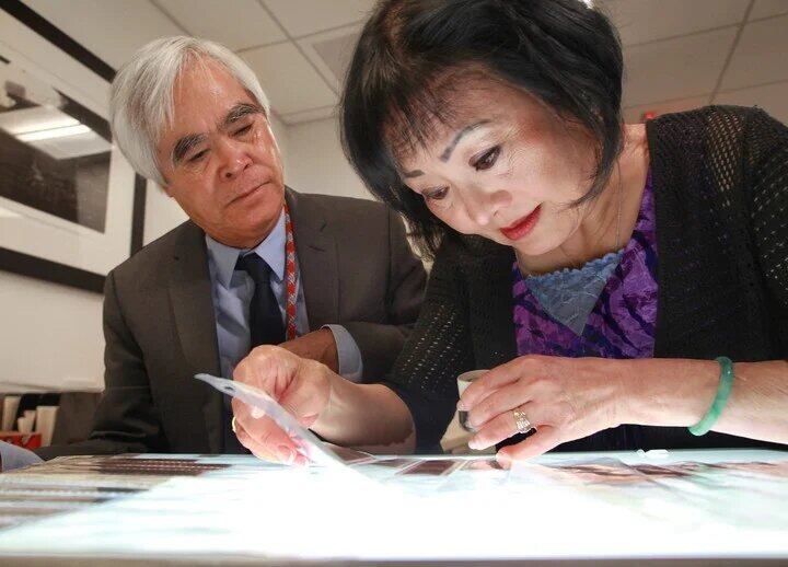 Kim Phuc junto con Nick Ut, quien fue el fotógrafo de la agencia AP sacó la imagen.