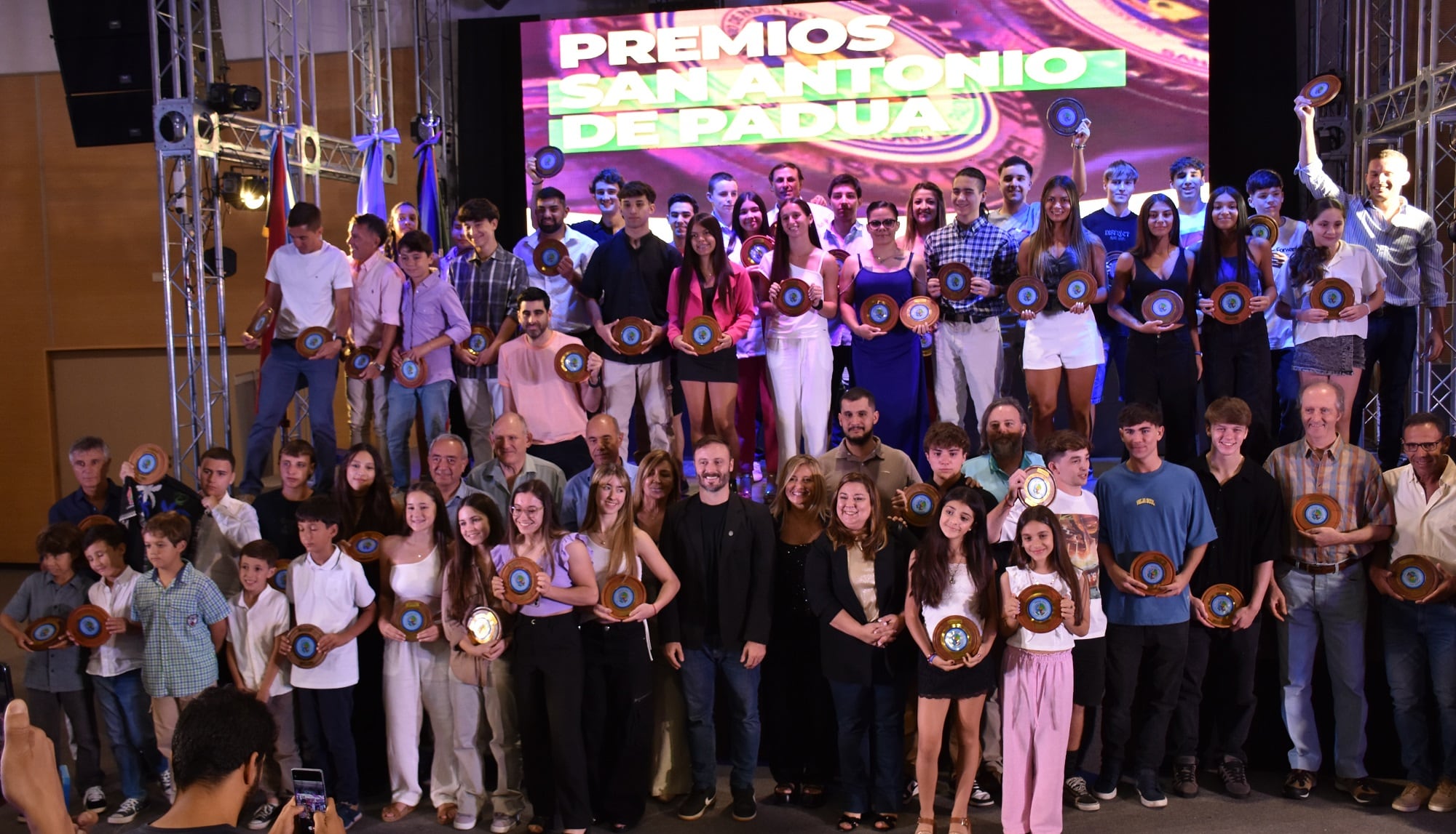 Reconocimiento a los deportistas destacados del año en las diferentes disciplinas.