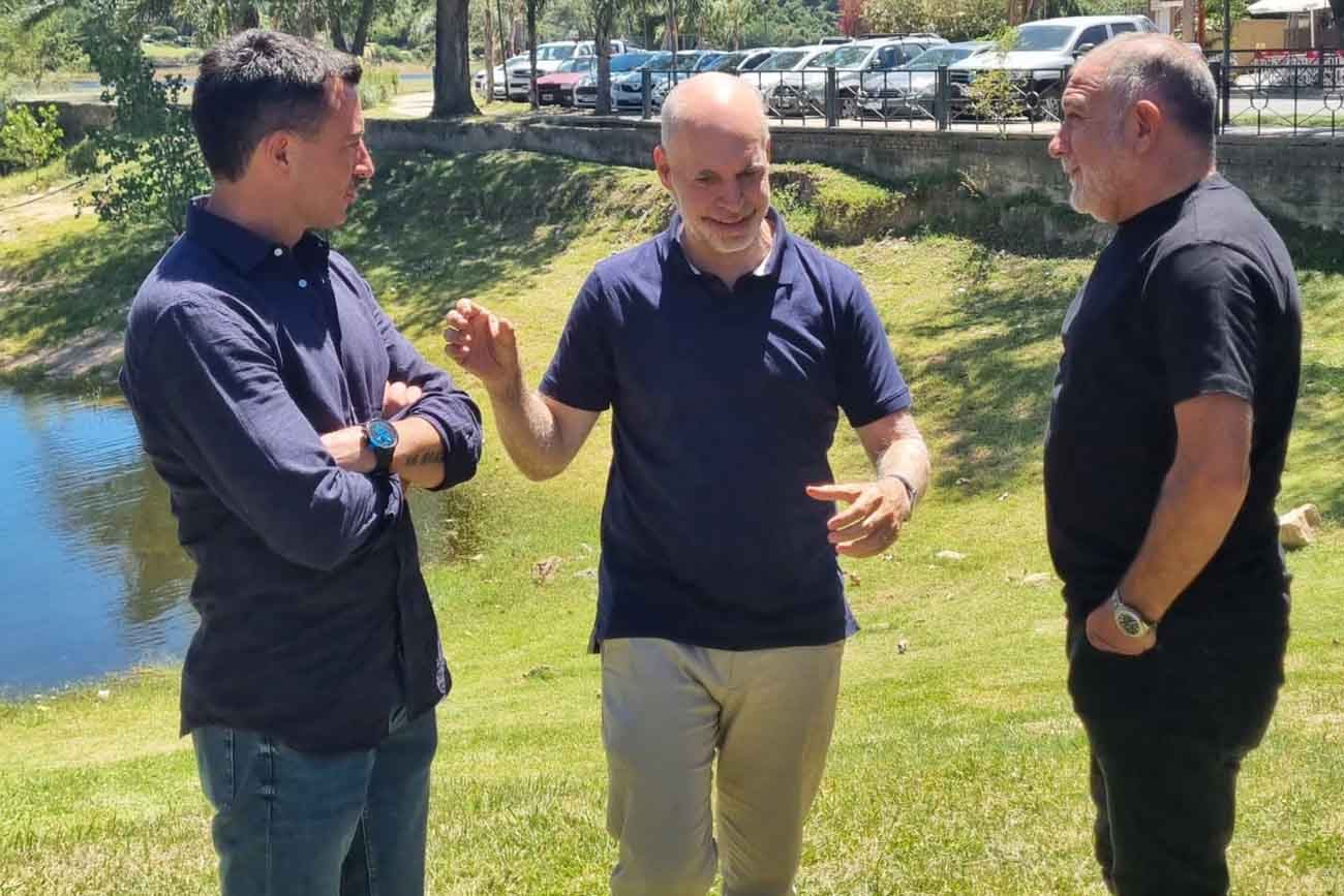 Juntos por el Cambio: Rodrigo de Loredo, Horacio Rodríguez Larreta y Luis Juez en Villa Carlos Paz. (La Voz)