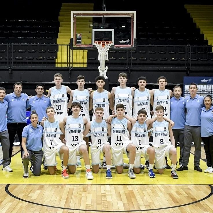 Felipe Minzer, basquetbolista de 16 años, hijo de mendocino que juega en la Selección y en la Liga profesional de España.