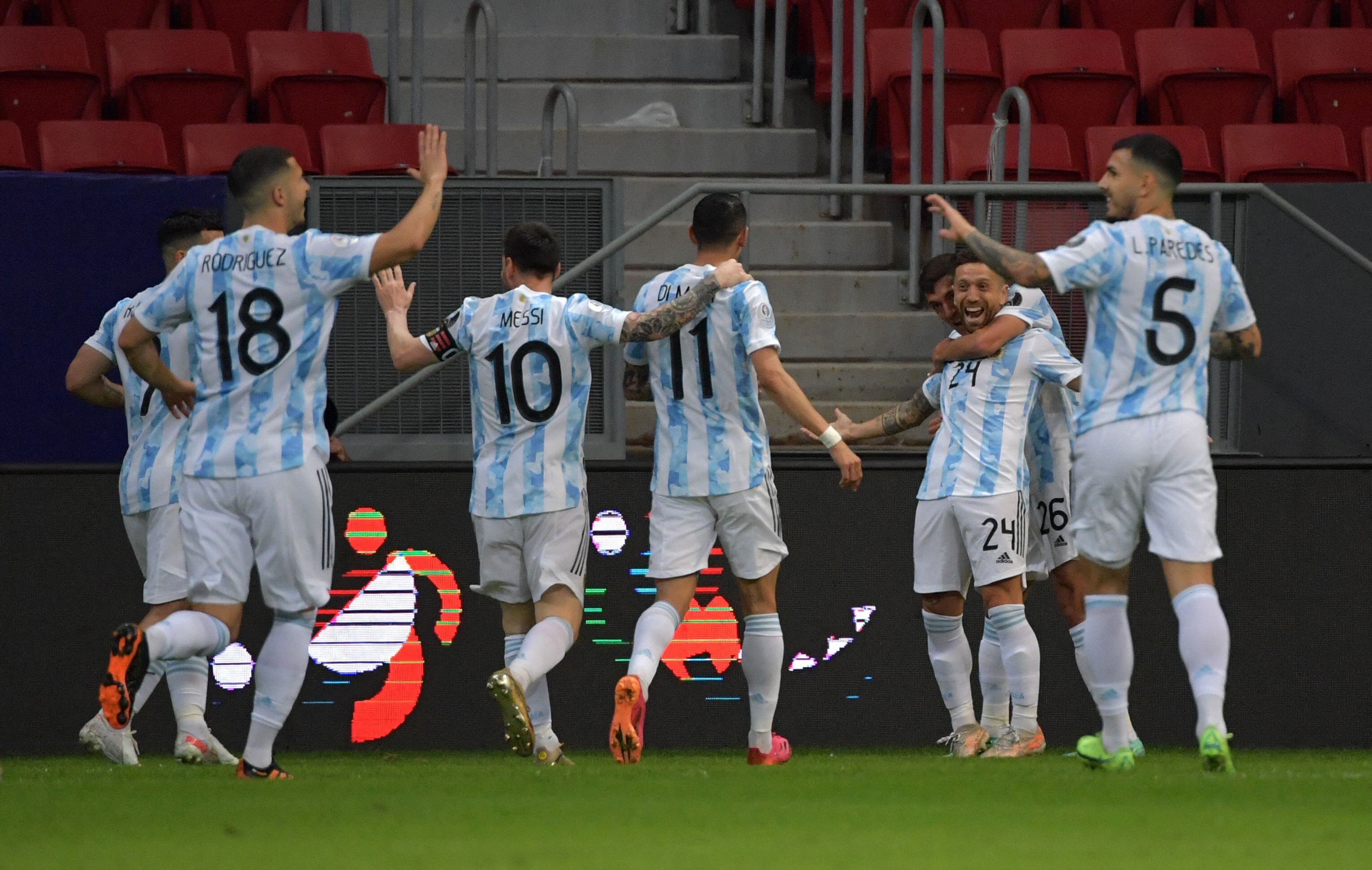 El Papu Gómez marcó el 1-0 ante Paraguay.