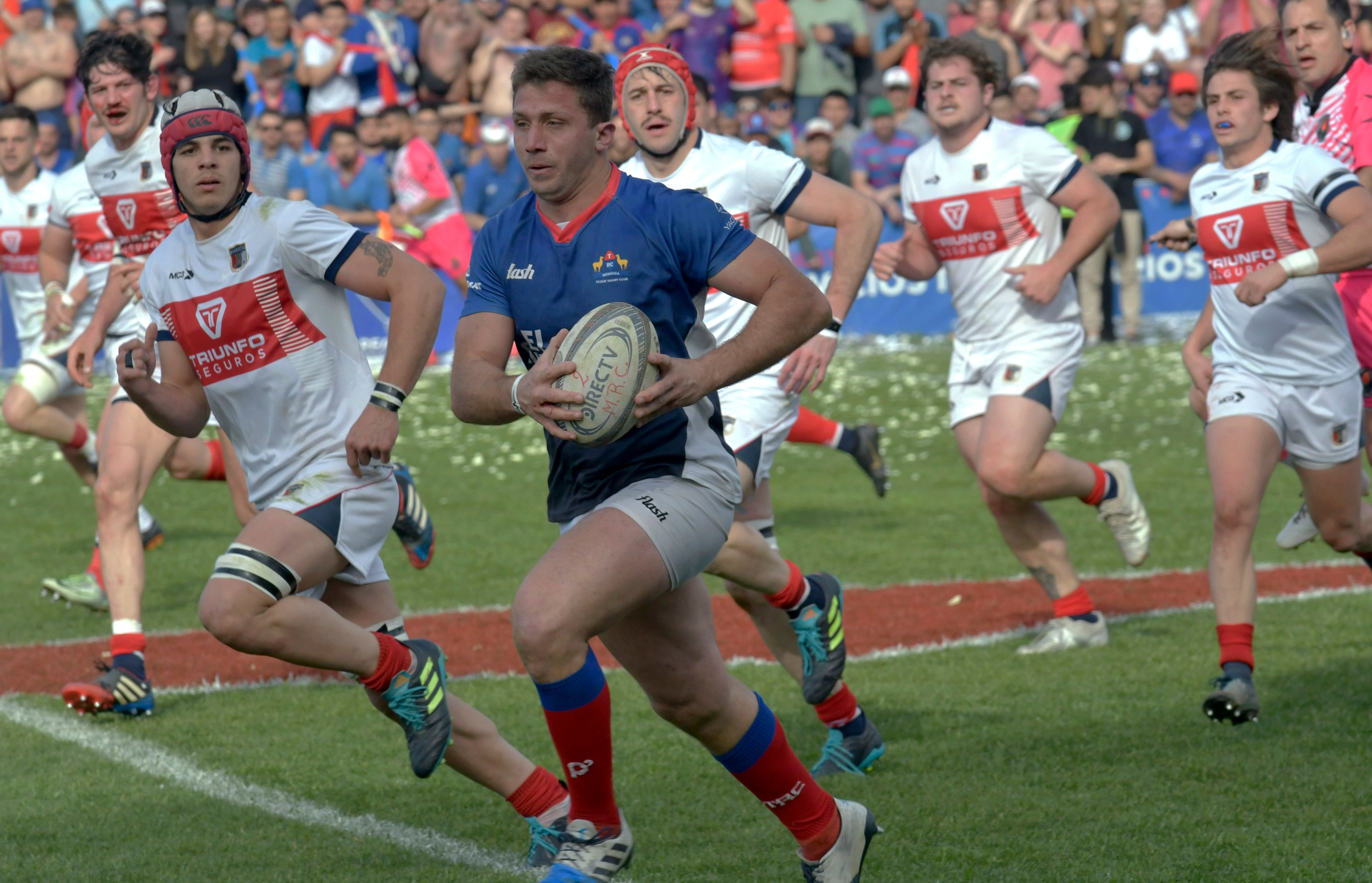 El Teqüe Rugby Club le ganó al Marista Rugby Club por 26-24 y se quedó con el título por primera vez en su historia.
Los visitantes se quedaron con la final del Top 8 Cuyano por 26-24 ante los Curas y después de dos finales perdidas, tuvieron su revancha
Foto: Orlando Pelichotti