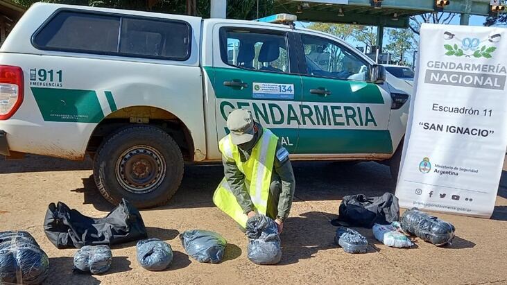 Transportaba marihuana en un bolso y terminó detenido.