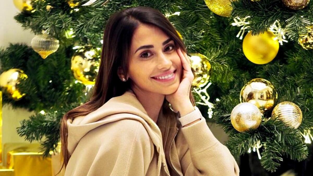 Antonela Roccuzzo abrazó la vida en rosa durante un visita de lujo en París