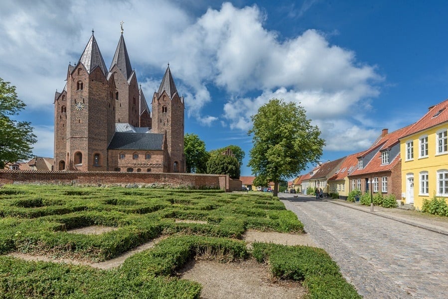 Kalundborg: fundación en el siglo XII del castillo de Kalundborg del noble Esbern Snare, en Dinamarca.