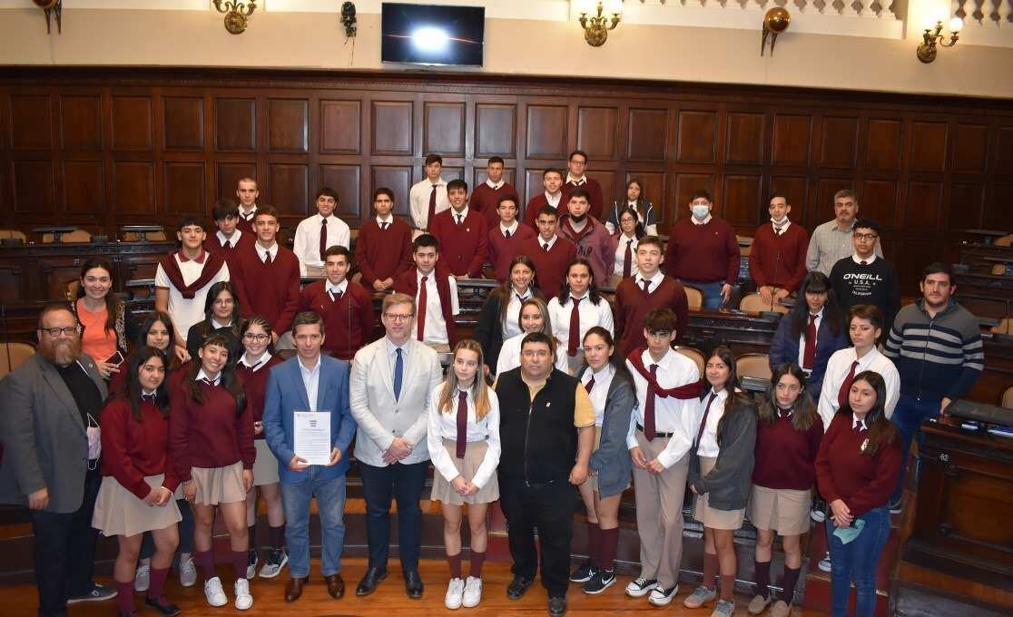 Alumnos de la escuela Técnica Industrial y Minera de Malargüe  en la Legislatura