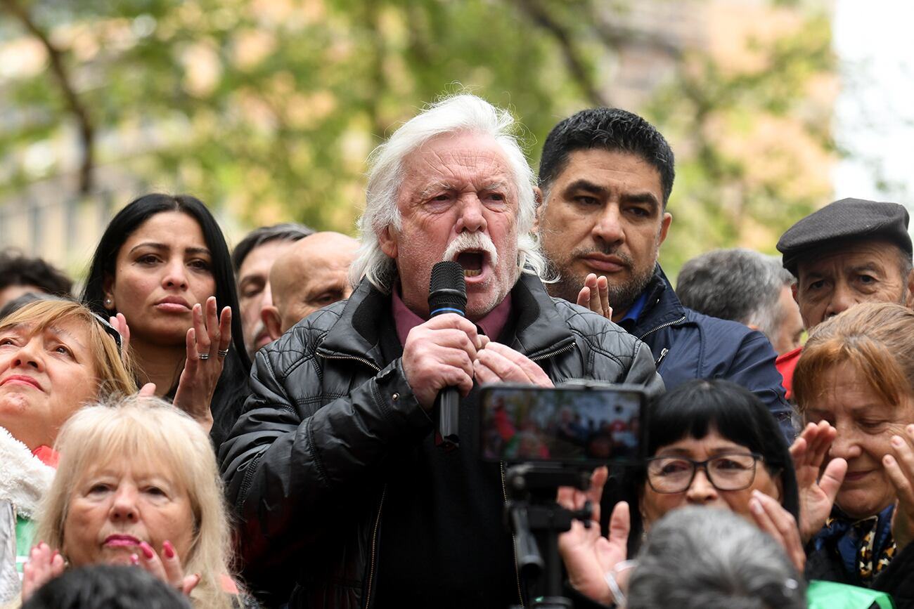 Rubén Daniele, titular del Suoem, en la asamblea que se llevó a cabo este miércoles en Córdoba. (Ramiro Pereyra / La Voz)