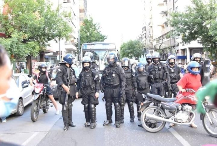 Repudian el accionar de la Policía provincial en la movilización del Día Internacional de la Eliminación de la Violencia contra la Mujer.