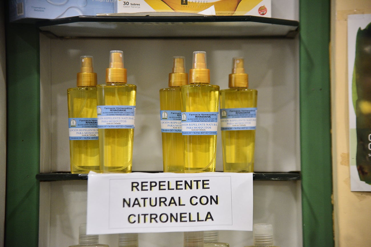 Repelente natural con citronella. Farmacia homeopática Rivadavia. (Pedro Castillo / La Voz)