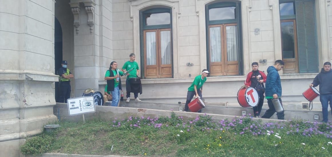 Referentes del Sindicato Unificado de Municipales de Tres Arroyos marcharon por la ciudad